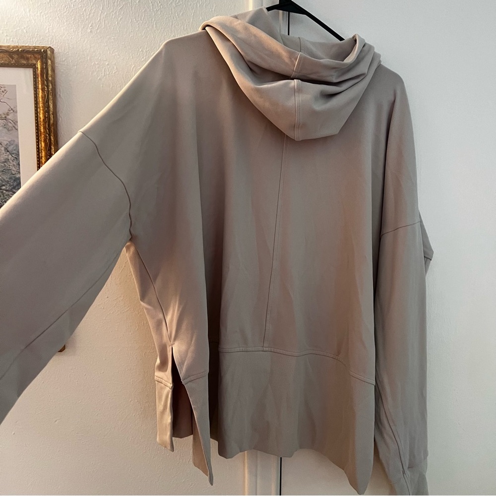 NWOT Athleta Mission Hoodie Abalone Grey Size XL - Picture 4 of 10